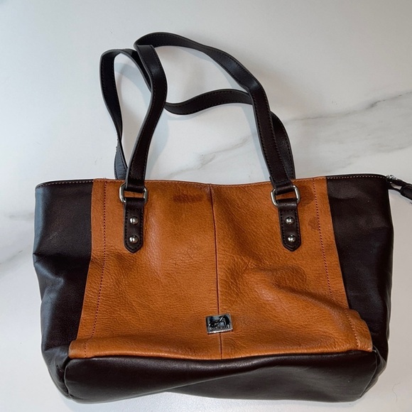 Aurielle Handbags - Aurielle Two Toned Brown Leather Medium Shoulder Handbag Purse Cognac & Brown